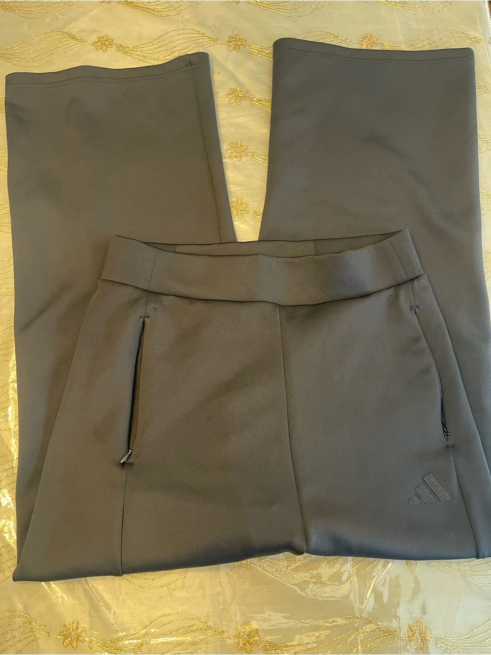 NWOT adidas women’s sport wide leg pants soft color black size medium